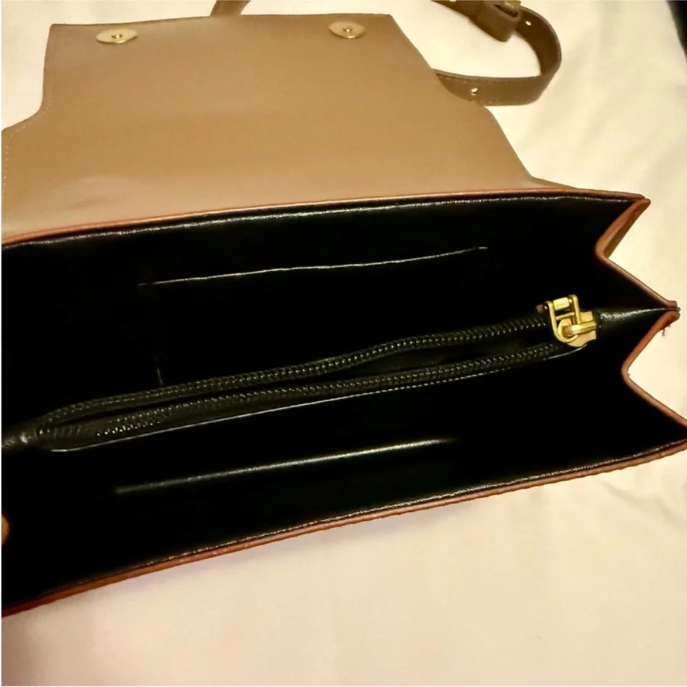 Vessana Gahon Tan Leather Chain Shoulder Bag with Gold and Jewel Beetle - Picture 6 of 6